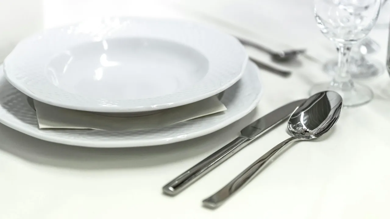 Як повернути білосніжність емальованому посуду: ефективний засіб зі звичних інгредієнтів 