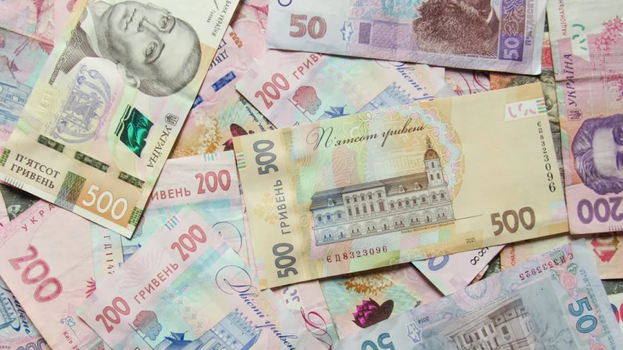 Мінімальна зарплата українців перевищить 10 тисяч гривень: які суми передбачає бюджетна декларація  