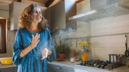 Шоколадний кекс за 7 хвилин у мікрохвильовці: простий рецепт від Клопотенка - фото