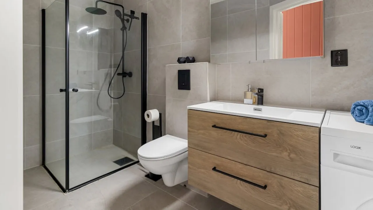 Секрет чистоти: навіщо досвідчені господині ллють оцет в унітаз перед сном 