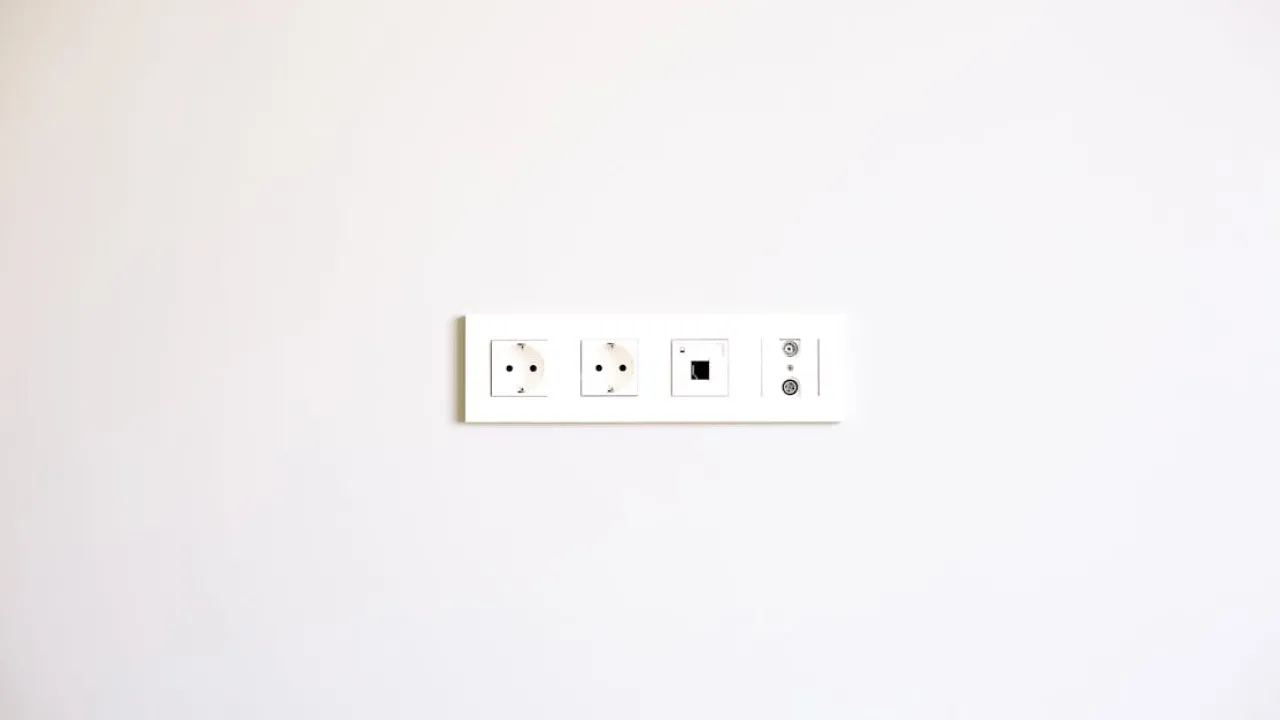 Україна перейшла на стандарт напруги 230В: як це вплине на платіжки 