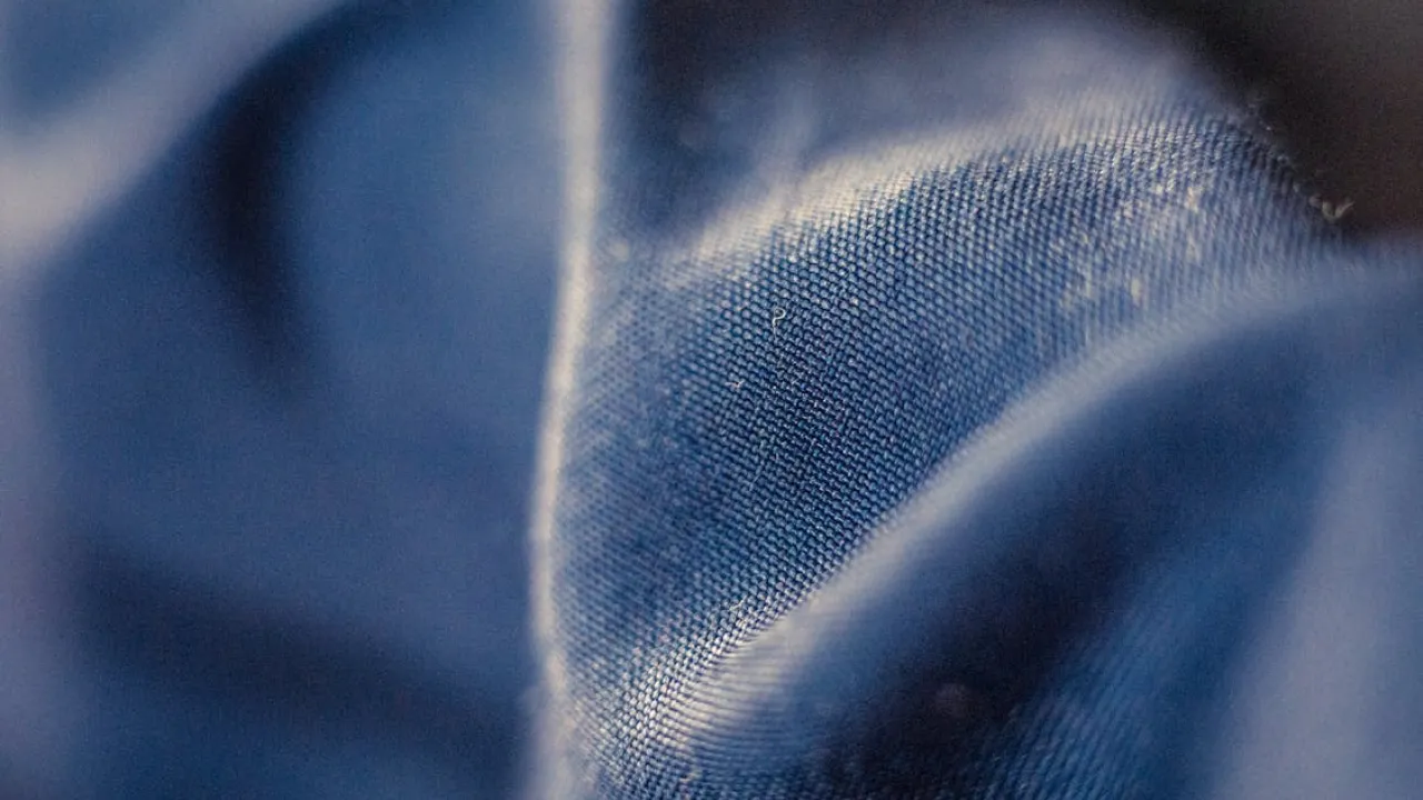 Найкращі літні тканини: як вибрати одяг, що не парить у спеку 