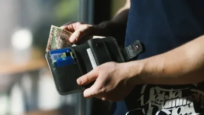 Протягом трьох років зарплати українців майже подвояться: заява уряду - фото