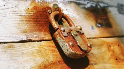 Як легко позбутися іржі на металевих поверхнях — простий спосіб із кухні - фото