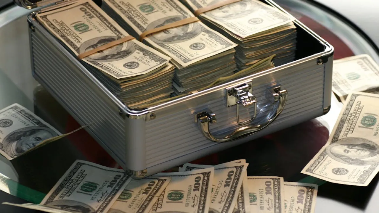 Овнам — неочікувані гроші, Терезам — обережно з покупками: фінансовий гороскоп на 8 липня 