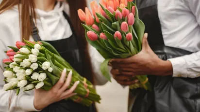 Квіти не зів’януть до 14 днів: додайте у вазу ці чудо-інгредієнти - фото