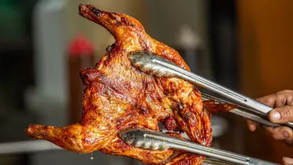 Можуть нашкодити організму: які частини курки краще не вживати в їжу - фото