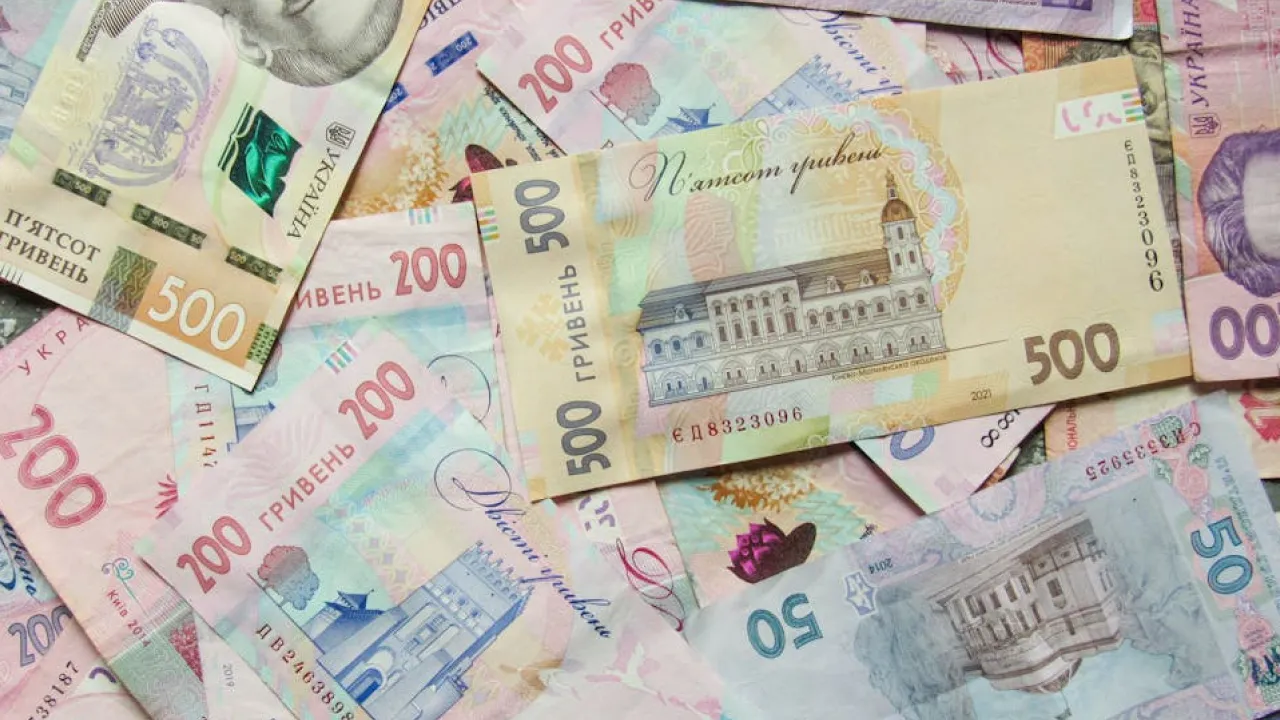 В Україні змінили правила виплат пенсій: що варто знати про нові вимоги до ідентифікації пенсіонерів 
