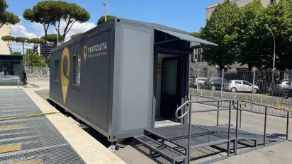 «Укрпошта» відкрила своє перше відділення за кордоном - фото