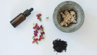 Як позбутись комах в домі без отрути: ефірні олії, які їх лякають - фото