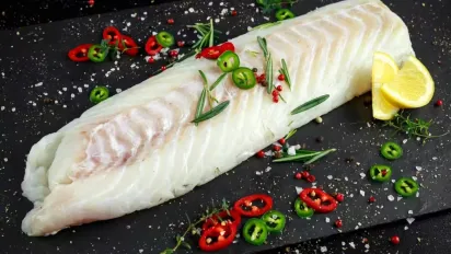 М’яка, як масло, і корисна для серця: риба, яку варто їсти всім людям старшого віку - фото
