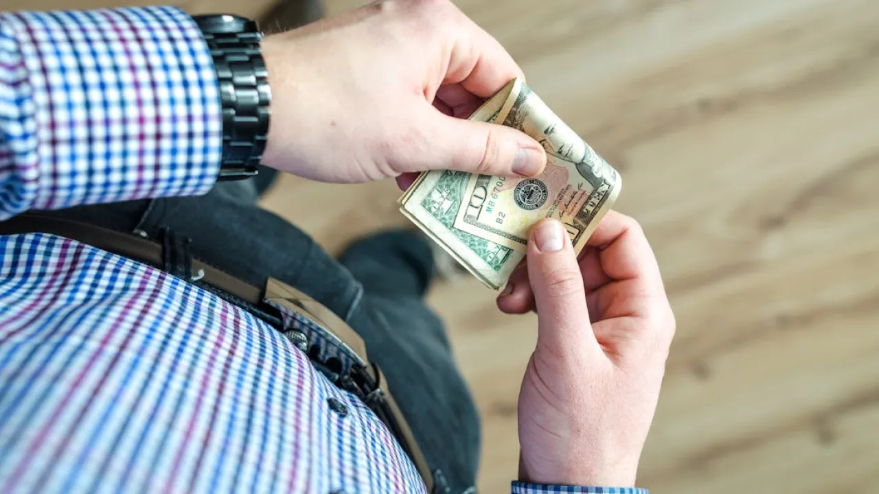 Скільки дарувати грошей на день народження у 2025 році, щоб не зіпсувати свято 