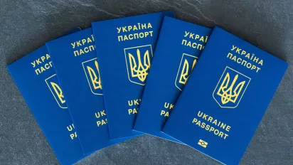 За 30 днів потрібно оновити: українців штрафують за "неправильні" паспорти - фото
