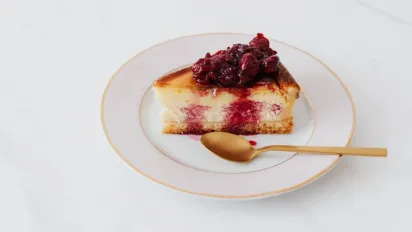 Як приготувати ідеальний чізкейк з вишнею без духовки — покроково - фото
