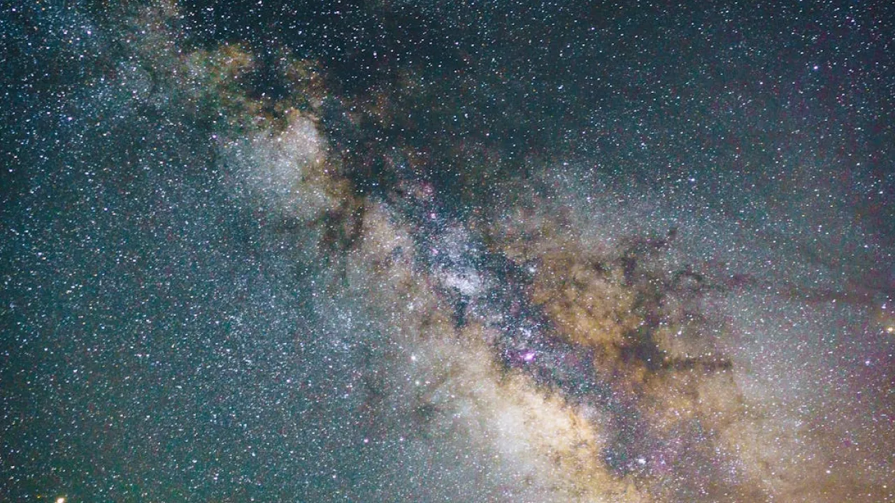 Всесвіт готує щедрі подарунки: чотири знаки Зодіаку скоро відчують прихильність долі 