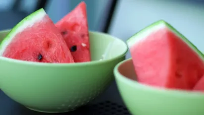 Небезпечний кавун: як визначити нітрати за допомогою води - фото