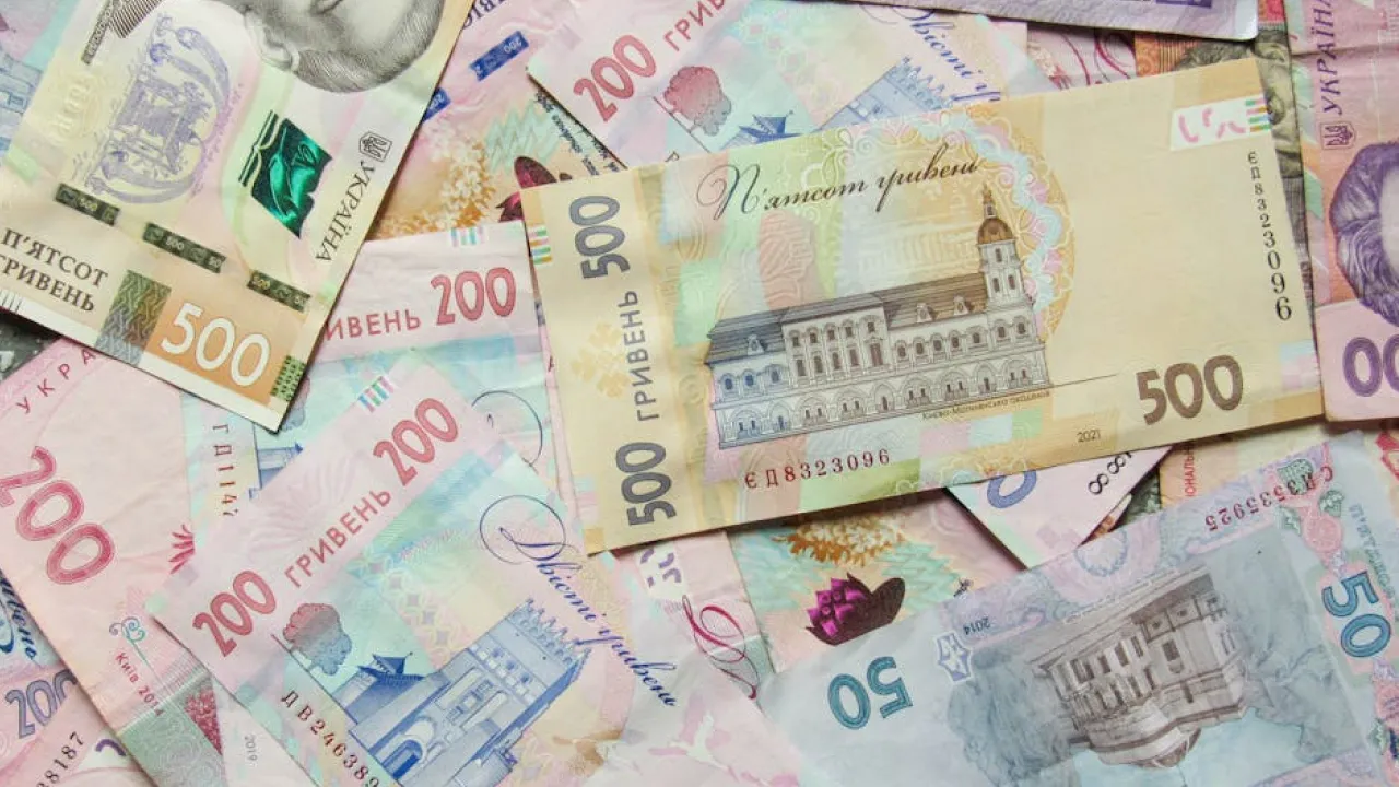 На картку надійде до 3000 гривень: хто з українців отримає виплати вже сьогодні? 