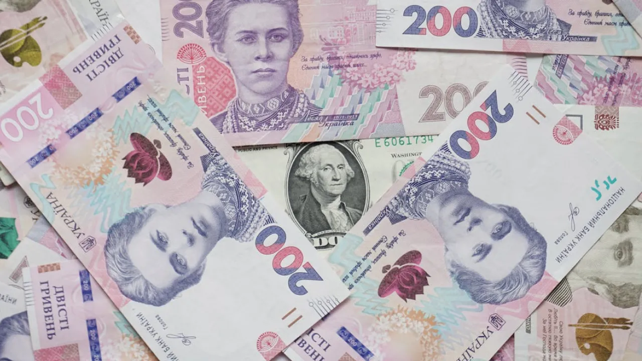 Батьки зможуть отримати до 8000 грн на догляд за дитиною в Україні 