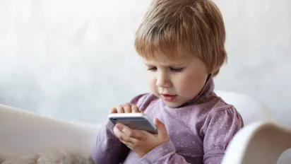 5000 гривень на першокласника: чи можна купити дитині смартфон? - фото