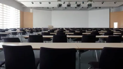 Частина освітніх послуг у школах в Україні стане платною: що дозволив уряд - фото