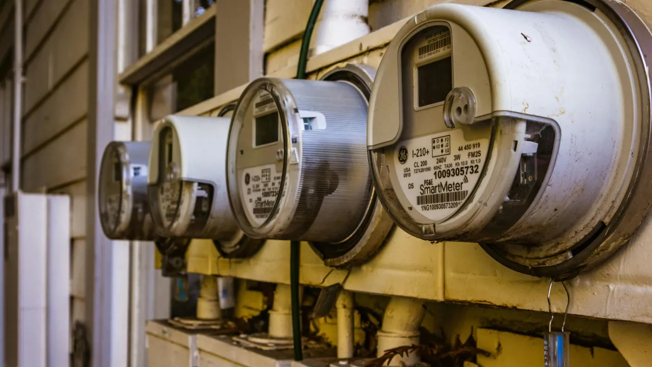 Що робити, якщо лічильник «накручує» більше: офіційна процедура 