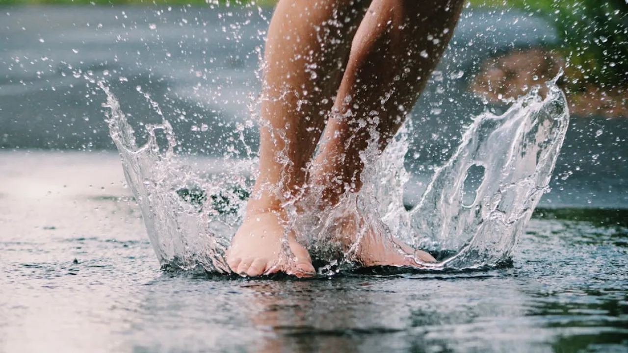 Гримітиме і литиме: в яких регіонах України 17 липня пройдуть дощі 