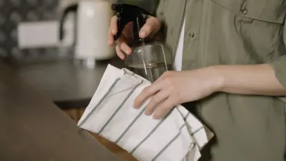 Що категорично не можна використовувати для прибирання кухні: майже всі це роблять - фото