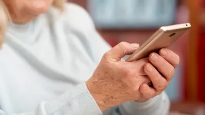 Пенсіонерам — нові правила: що буде зі старими посвідченнями та як отримати нове? - фото