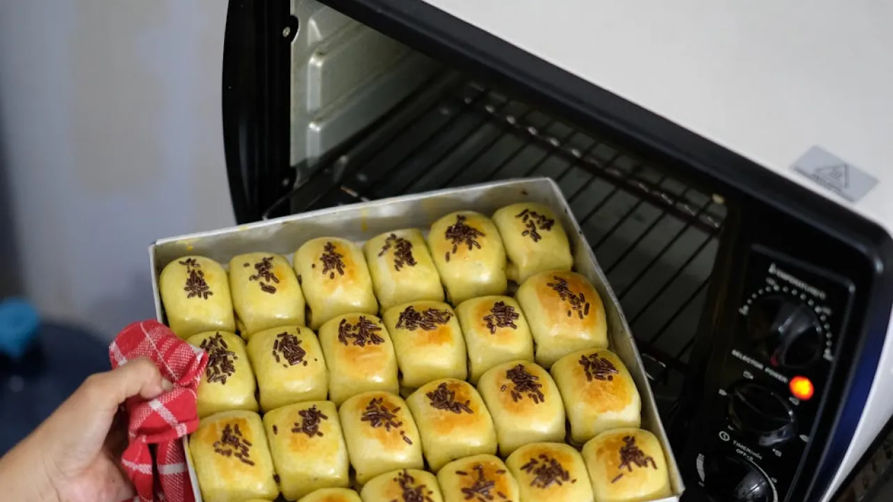 Як видалити застарілий жир з духовки швидко і безпечними засобами 