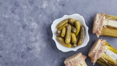 Що не можна додавати при консервації огірків: вони стають м'якими - фото