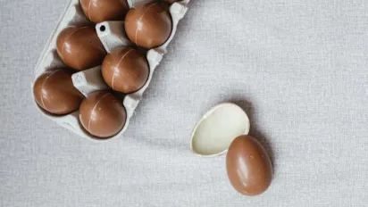 Як зробити шоколадне яйце вдома: простий рецепт без форм - фото