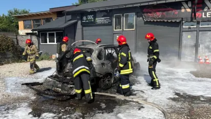 В Івано-Франківську чоловік заїхав на СТО на палаючій BMW - фото