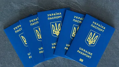 Черга не для всіх: кого прикордонники пропускають у першу чергу - фото