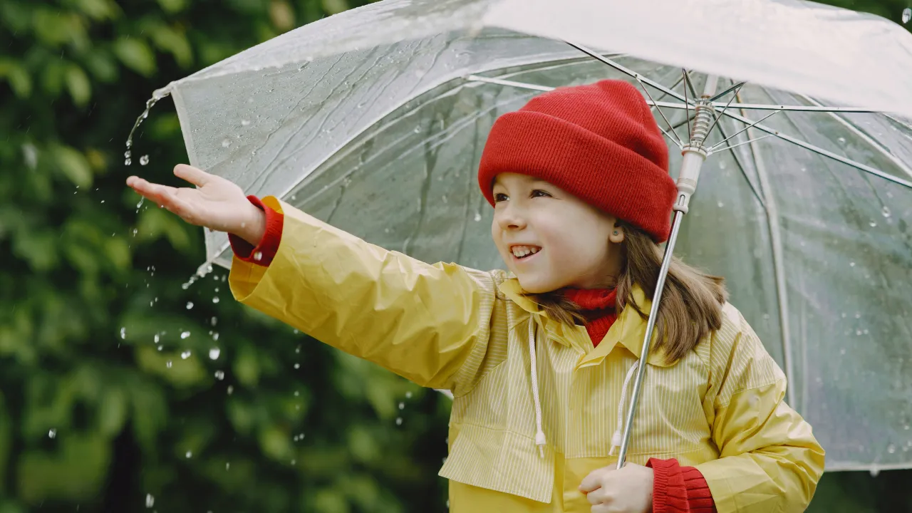 Завтра частину України накриють дощі та грози: прогноз синоптика 