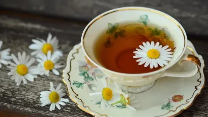 Що варто випити перед сном, аби краще заснути: поради дієтологів - фото