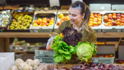 Ціни на овочі в супермаркетах вразили українців: таких цифр давно не бачили - фото