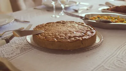 "Магічний" пиріг вразить всю родину: три шари смаку в одному десерті - фото
