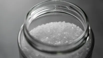 Кам’яна сіль для закруток: де купити якісну й не зіпсувати огірки - фото