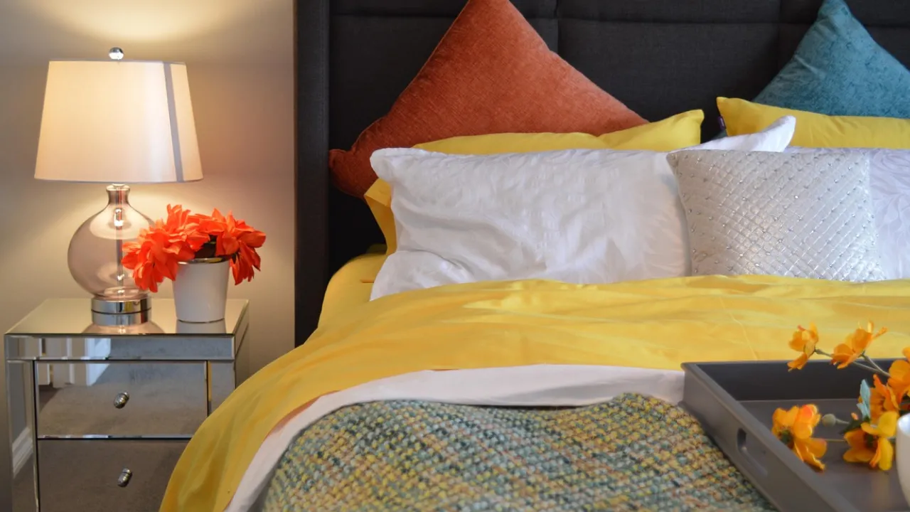 Як часто потрібно прати постільну білизну: поради дерматологів 