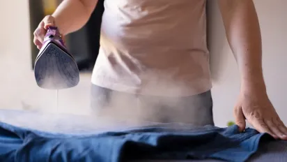 Як очистити наліт на прасці за 10 хвилин: потрібен лише один кухонний інгредієнт - фото