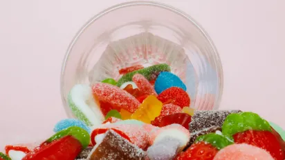 Більше цукру, ніж користі: чи варто давати дитині жувальні вітаміни? - фото