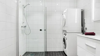 Чому не варто приймати душ під час роботи пральної машини: пояснення від сантехніків - фото