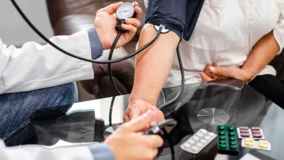 Як кава впливає на артеріальний тиск: кардіологиня пояснила, кому варто бути обережним - фото