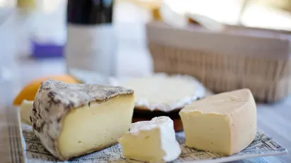 Який сир не варто купувати: список шкідливих добавок у складі - фото