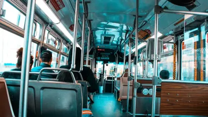 Пенсіонерів можуть оштрафувати в громадському транспорті: за що та на яку суму - фото