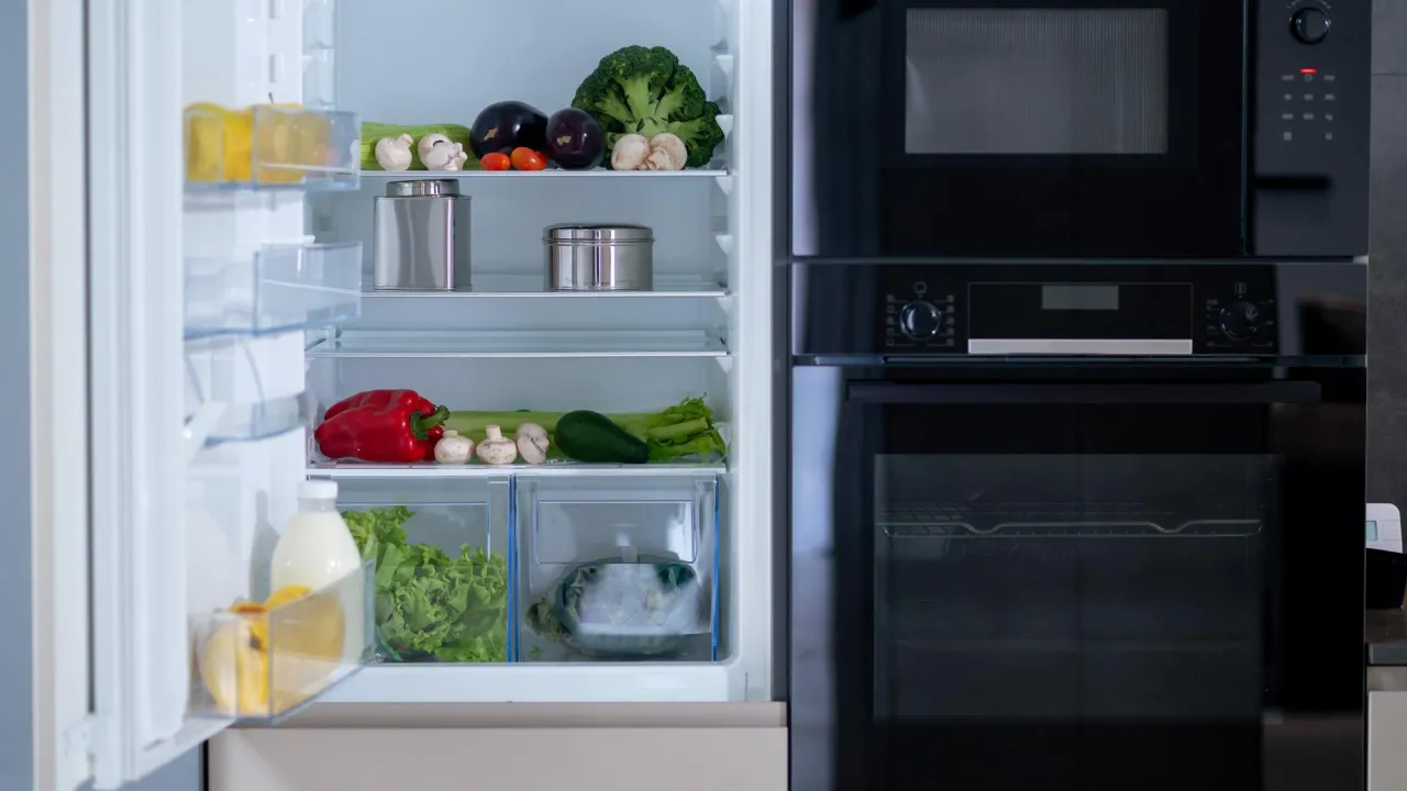 Як зупинити намерзання льоду в морозилці назавжди: все, що потрібно — гліцерин 