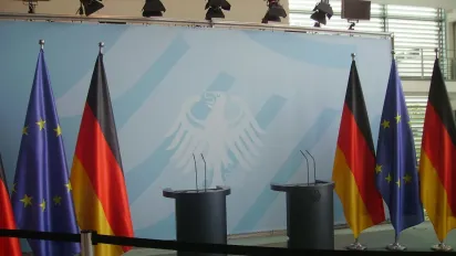 Фінансова пауза: ЄС погрожує зупинити підтримку України через НАБУ - фото