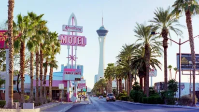 Названо 5 міст світу, які туристи не радять відвідувати - фото