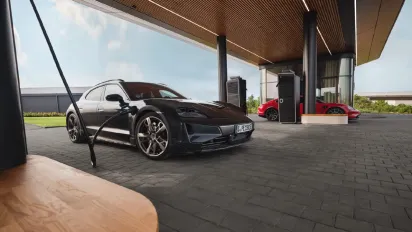 Як Taycan Cross Turismo змінює уявлення про спорткар і кросовер в одному? - фото