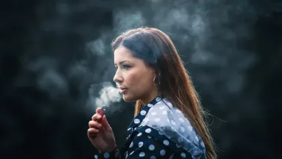 В Україні можуть заборонити електронні сигарети — у Раді зареєстровано законопроєкт - фото